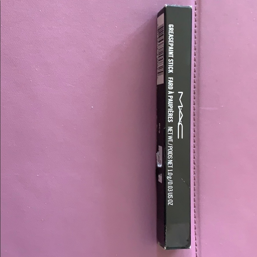 Mac greasepaint stick in slicks  black brand new